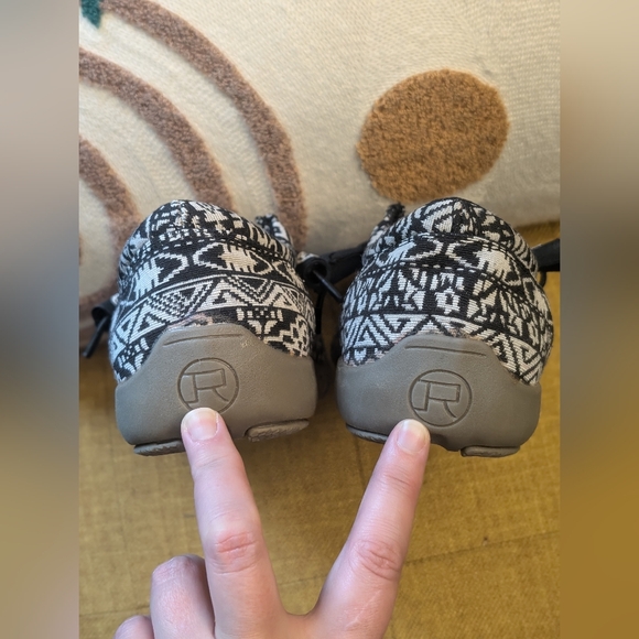 NWT Women's Roper Chillin' Aztec Driving Moc Chukkas - Picture 7 of 10
